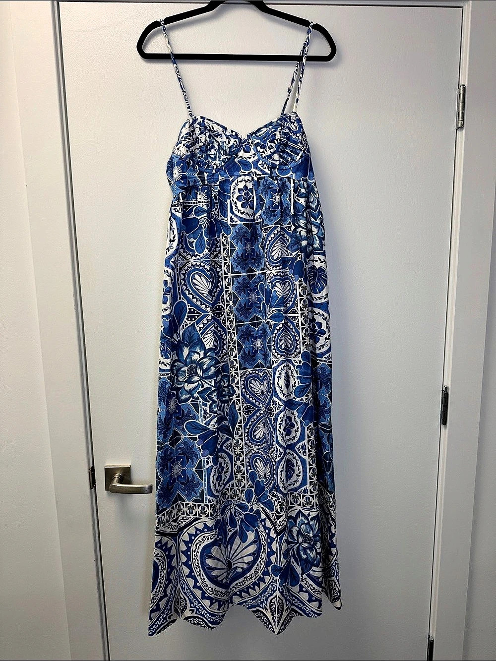 Farm Rio women’s Blue Tile Dream Sleeveless Maxi Dress large